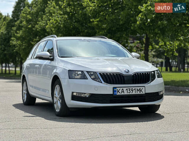 Белый Шкода Октавия, объемом двигателя 1.6 л и пробегом 200 тыс. км за 13200 $, фото 4 на Automoto.ua