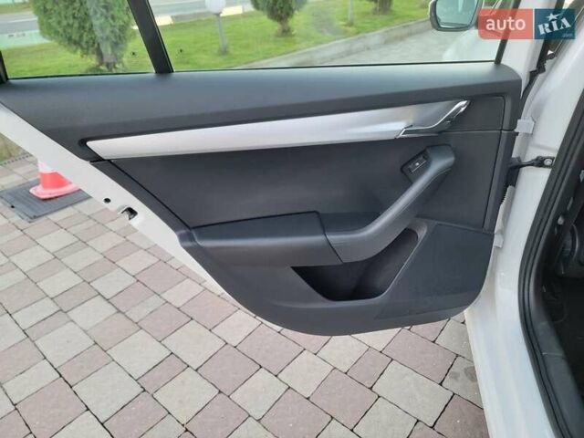 Білий Шкода Октавія, об'ємом двигуна 1.6 л та пробігом 218 тис. км за 13500 $, фото 29 на Automoto.ua