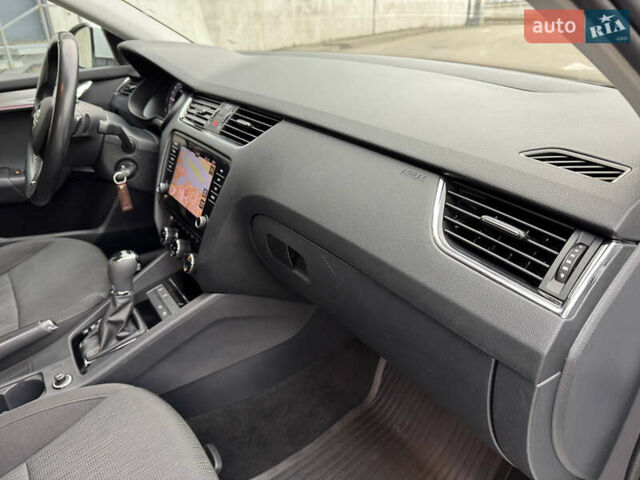 Белый Шкода Октавия, объемом двигателя 1.6 л и пробегом 196 тыс. км за 15499 $, фото 55 на Automoto.ua