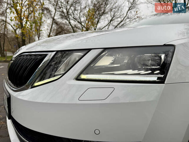 Белый Шкода Октавия, объемом двигателя 1.6 л и пробегом 196 тыс. км за 15499 $, фото 17 на Automoto.ua
