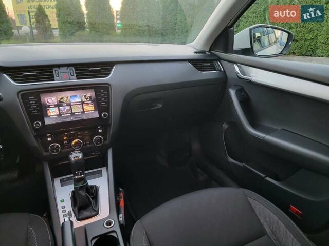 Белый Шкода Октавия, объемом двигателя 1.6 л и пробегом 218 тыс. км за 13500 $, фото 24 на Automoto.ua