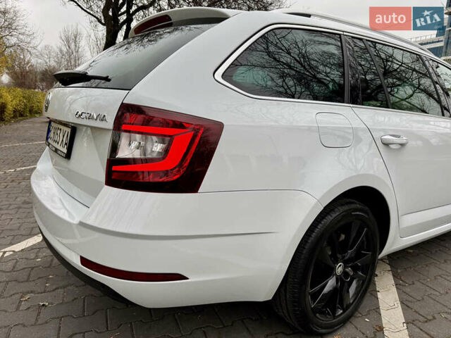 Белый Шкода Октавия, объемом двигателя 1.6 л и пробегом 196 тыс. км за 15499 $, фото 14 на Automoto.ua