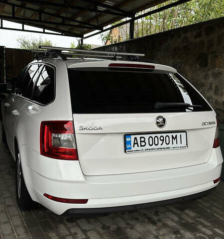 Белый Шкода Октавия, объемом двигателя 1.6 л и пробегом 262 тыс. км за 15500 $, фото 12 на Automoto.ua