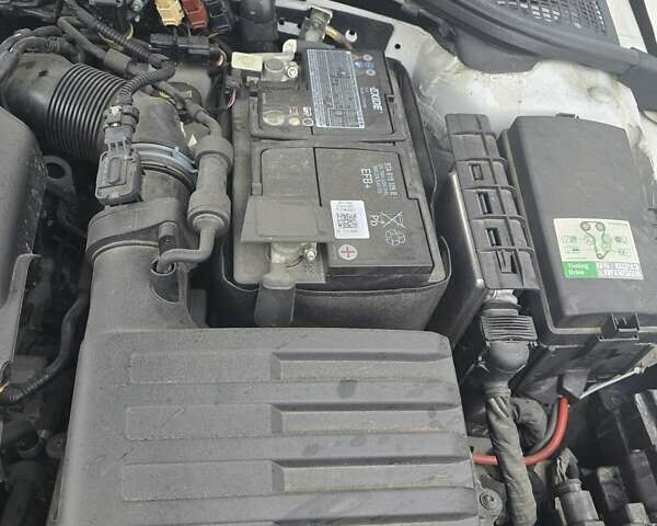 Білий Шкода Октавія, об'ємом двигуна 1.6 л та пробігом 185 тис. км за 16300 $, фото 21 на Automoto.ua