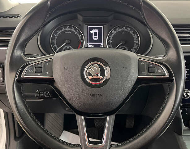 Белый Шкода Октавия, объемом двигателя 1.97 л и пробегом 188 тыс. км за 17750 $, фото 7 на Automoto.ua