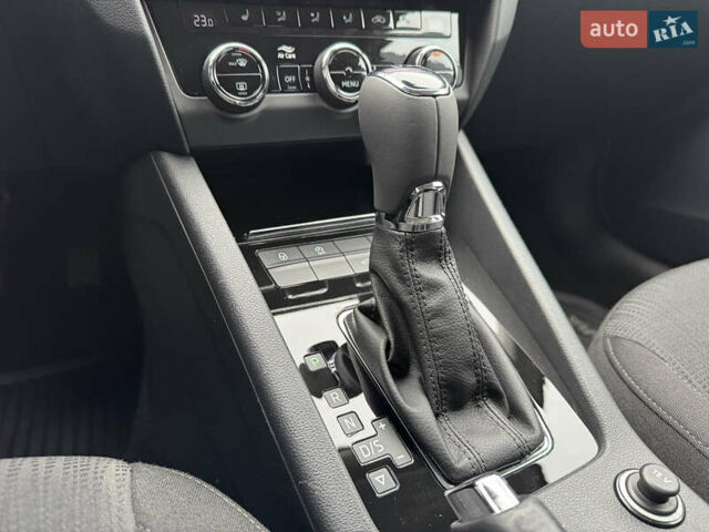 Белый Шкода Октавия, объемом двигателя 1.6 л и пробегом 196 тыс. км за 15499 $, фото 65 на Automoto.ua