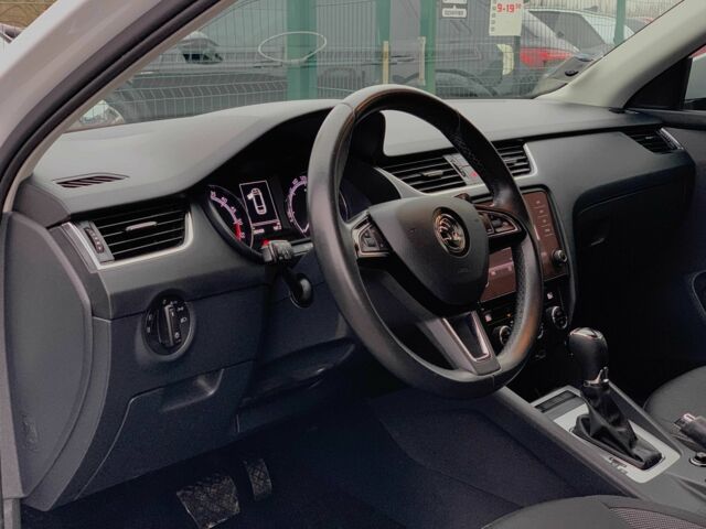 Білий Шкода Октавія, об'ємом двигуна 1.6 л та пробігом 202 тис. км за 16655 $, фото 9 на Automoto.ua