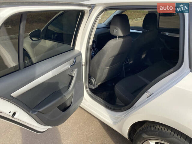 Білий Шкода Октавія, об'ємом двигуна 1.4 л та пробігом 186 тис. км за 12300 $, фото 10 на Automoto.ua