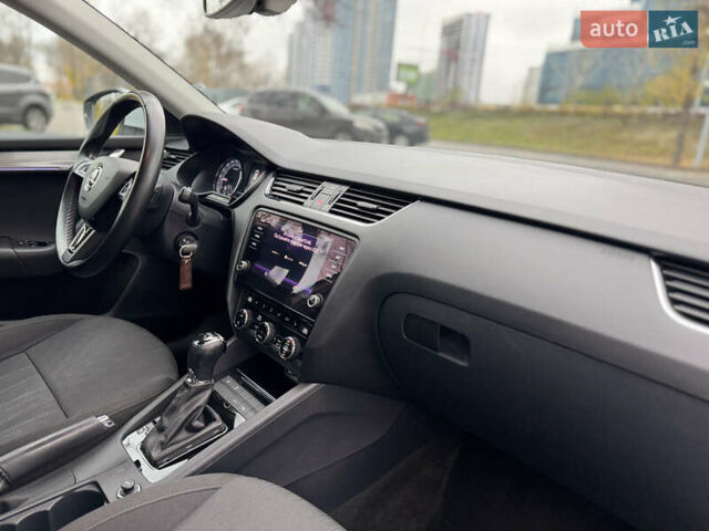 Белый Шкода Октавия, объемом двигателя 1.6 л и пробегом 196 тыс. км за 15499 $, фото 47 на Automoto.ua