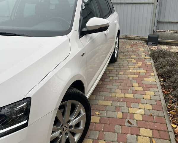 Білий Шкода Октавія, об'ємом двигуна 1.97 л та пробігом 273 тис. км за 18000 $, фото 1 на Automoto.ua
