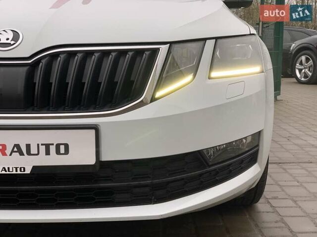 Білий Шкода Октавія, об'ємом двигуна 1.6 л та пробігом 202 тис. км за 16655 $, фото 6 на Automoto.ua