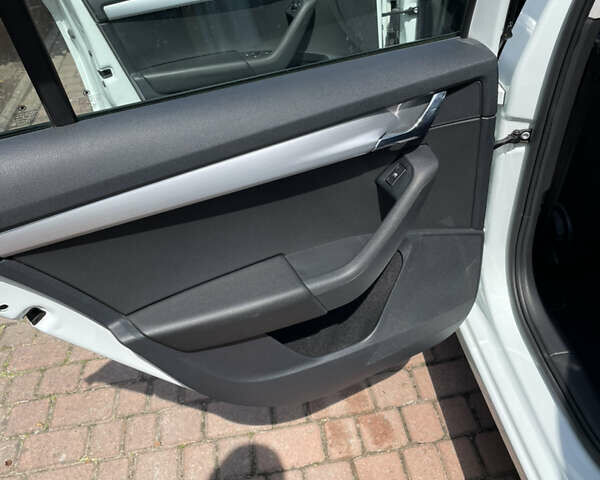 Белый Шкода Октавия, объемом двигателя 1.6 л и пробегом 212 тыс. км за 14500 $, фото 22 на Automoto.ua