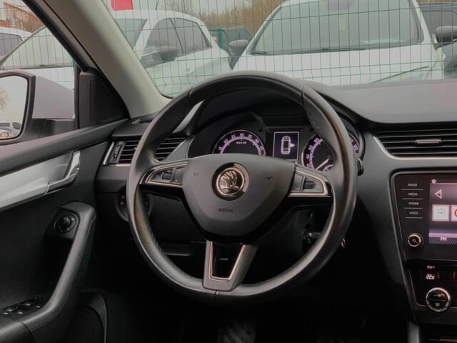 Білий Шкода Октавія, об'ємом двигуна 1.6 л та пробігом 202 тис. км за 16655 $, фото 14 на Automoto.ua