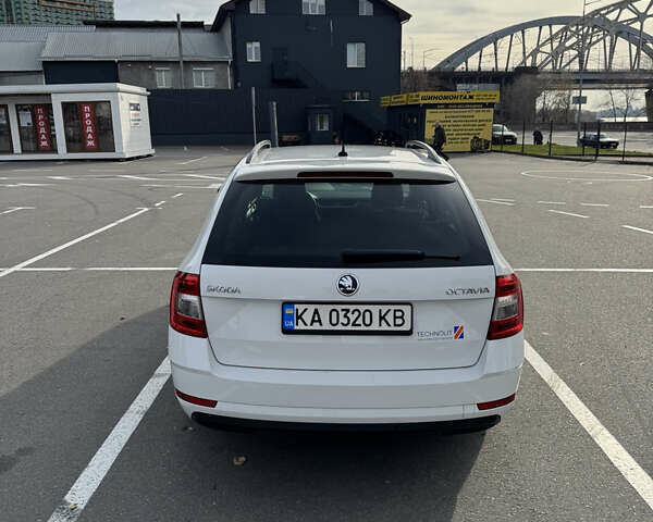 Білий Шкода Октавія, об'ємом двигуна 1.6 л та пробігом 249 тис. км за 14000 $, фото 6 на Automoto.ua