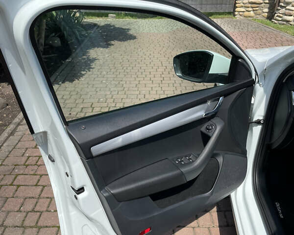 Белый Шкода Октавия, объемом двигателя 1.6 л и пробегом 212 тыс. км за 14500 $, фото 19 на Automoto.ua