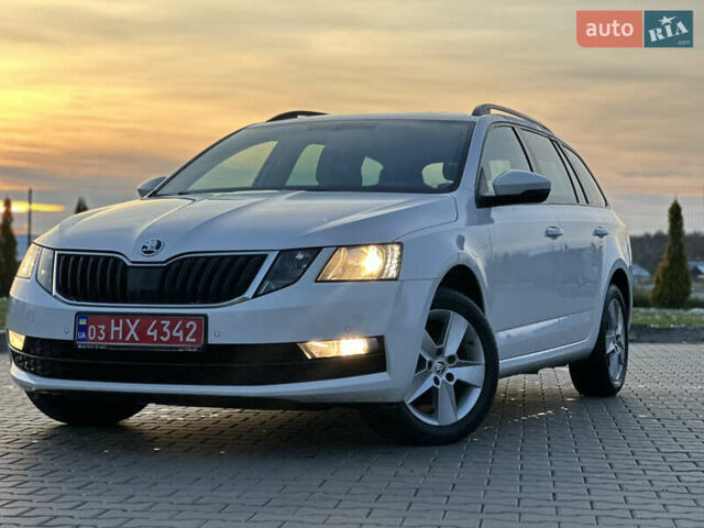Білий Шкода Октавія, об'ємом двигуна 2 л та пробігом 217 тис. км за 14499 $, фото 6 на Automoto.ua