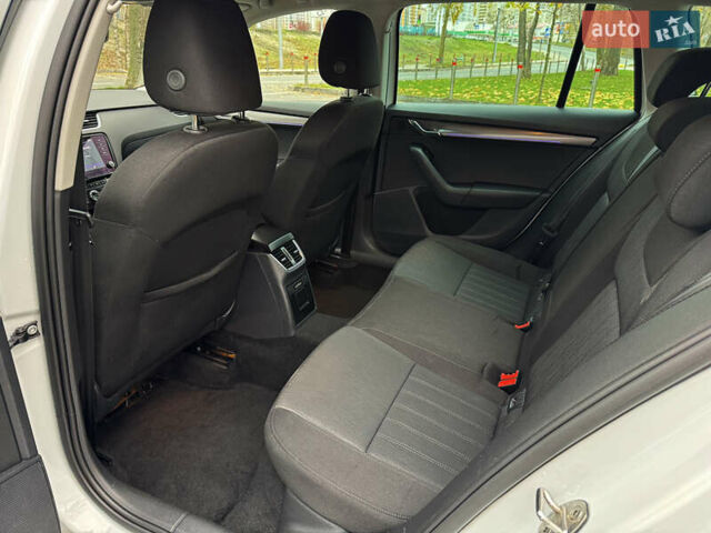 Белый Шкода Октавия, объемом двигателя 1.6 л и пробегом 196 тыс. км за 15499 $, фото 40 на Automoto.ua