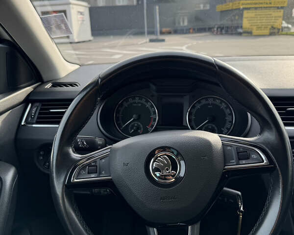 Білий Шкода Октавія, об'ємом двигуна 1.6 л та пробігом 249 тис. км за 14000 $, фото 14 на Automoto.ua