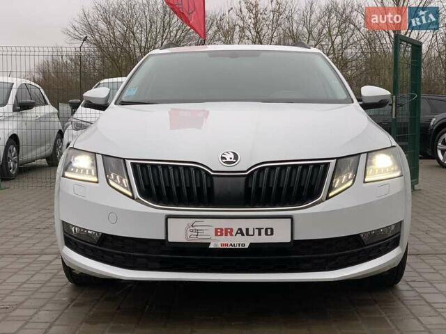 Білий Шкода Октавія, об'ємом двигуна 1.6 л та пробігом 202 тис. км за 16655 $, фото 4 на Automoto.ua