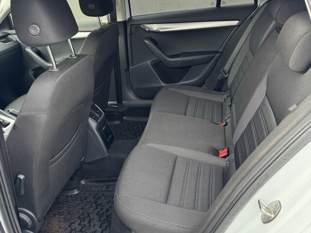 Білий Шкода Октавія, об'ємом двигуна 2 л та пробігом 280 тис. км за 12300 $, фото 12 на Automoto.ua