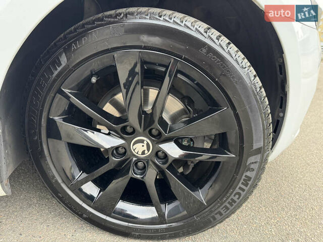 Белый Шкода Октавия, объемом двигателя 1.6 л и пробегом 196 тыс. км за 15499 $, фото 34 на Automoto.ua