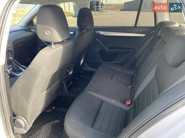 Білий Шкода Октавія, об'ємом двигуна 1.4 л та пробігом 186 тис. км за 12300 $, фото 11 на Automoto.ua