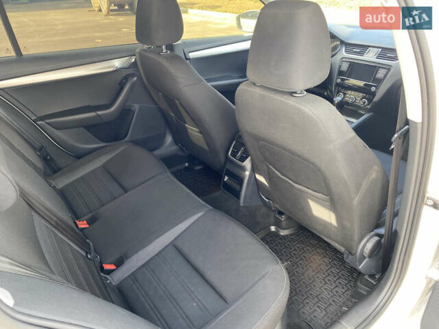 Білий Шкода Октавія, об'ємом двигуна 1.4 л та пробігом 186 тис. км за 12300 $, фото 13 на Automoto.ua