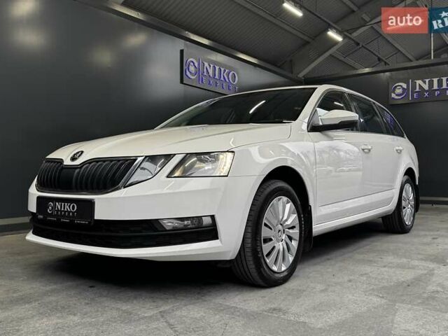 Белый Шкода Октавия, объемом двигателя 1.97 л и пробегом 148 тыс. км за 18300 $, фото 3 на Automoto.ua