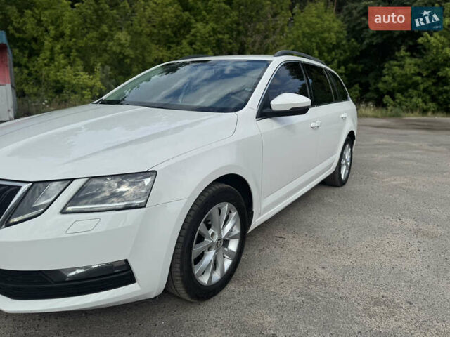 Белый Шкода Октавия, объемом двигателя 2 л и пробегом 230 тыс. км за 16900 $, фото 17 на Automoto.ua