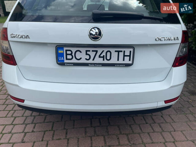 Белый Шкода Октавия, объемом двигателя 1.6 л и пробегом 212 тыс. км за 14500 $, фото 1 на Automoto.ua