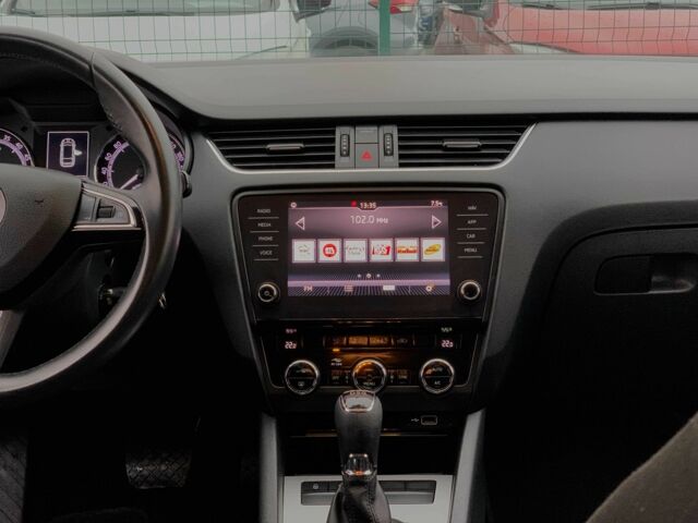 Білий Шкода Октавія, об'ємом двигуна 1.6 л та пробігом 202 тис. км за 16655 $, фото 15 на Automoto.ua