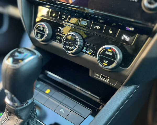 Шкода Октавія 2019 у Мукачеве на Automoto.ua Білий Шкода Октавія, об'ємом двигуна 2 л та пробігом 238 тис. км за 17400 $, фото 42 на Automoto.ua