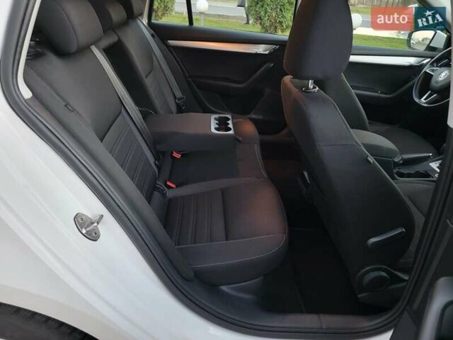 Білий Шкода Октавія, об'ємом двигуна 1.6 л та пробігом 218 тис. км за 13500 $, фото 22 на Automoto.ua