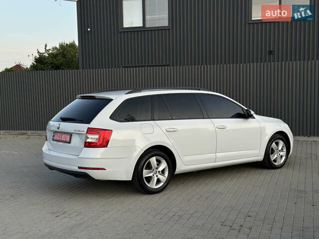 Белый Шкода Октавия, объемом двигателя 2 л и пробегом 257 тыс. км за 14000 $, фото 5 на Automoto.ua