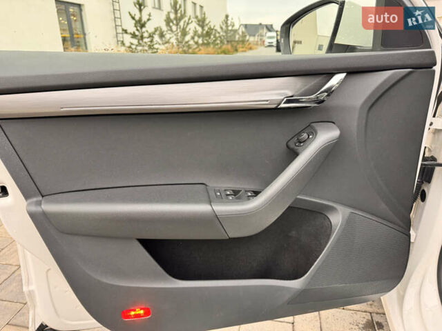 Білий Шкода Октавія, об'ємом двигуна 2 л та пробігом 209 тис. км за 16500 $, фото 11 на Automoto.ua