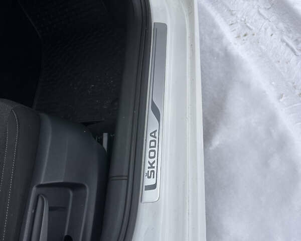 Білий Шкода Октавія, об'ємом двигуна 2.01 л та пробігом 235 тис. км за 14000 $, фото 20 на Automoto.ua