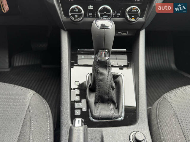 Белый Шкода Октавия, объемом двигателя 1.6 л и пробегом 196 тыс. км за 15499 $, фото 64 на Automoto.ua