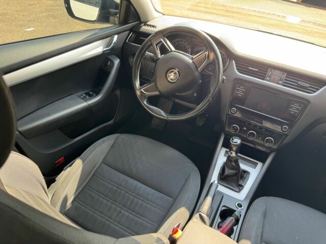 Білий Шкода Октавія, об'ємом двигуна 1.6 л та пробігом 278 тис. км за 11499 $, фото 20 на Automoto.ua