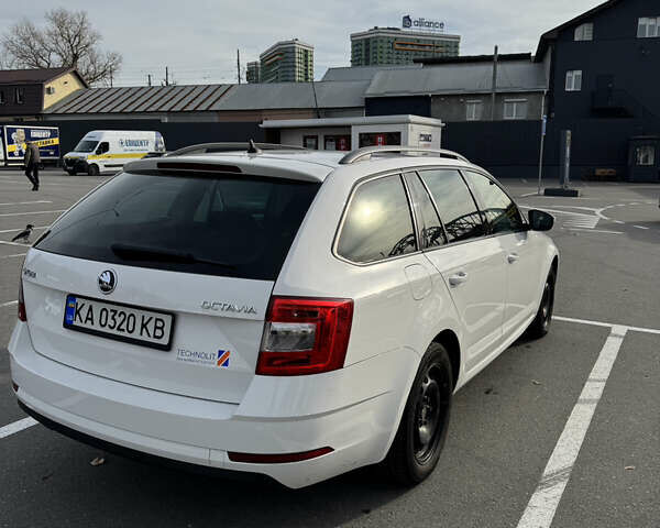 Білий Шкода Октавія, об'ємом двигуна 1.6 л та пробігом 249 тис. км за 14000 $, фото 7 на Automoto.ua