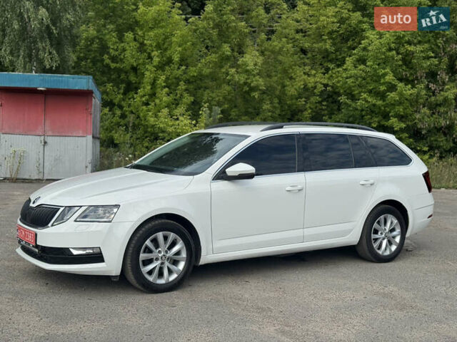 Белый Шкода Октавия, объемом двигателя 2 л и пробегом 230 тыс. км за 16900 $, фото 8 на Automoto.ua
