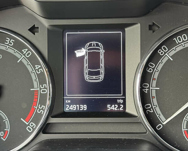 Білий Шкода Октавія, об'ємом двигуна 1.6 л та пробігом 249 тис. км за 14000 $, фото 23 на Automoto.ua