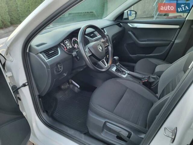 Білий Шкода Октавія, об'ємом двигуна 1.6 л та пробігом 218 тис. км за 13500 $, фото 20 на Automoto.ua
