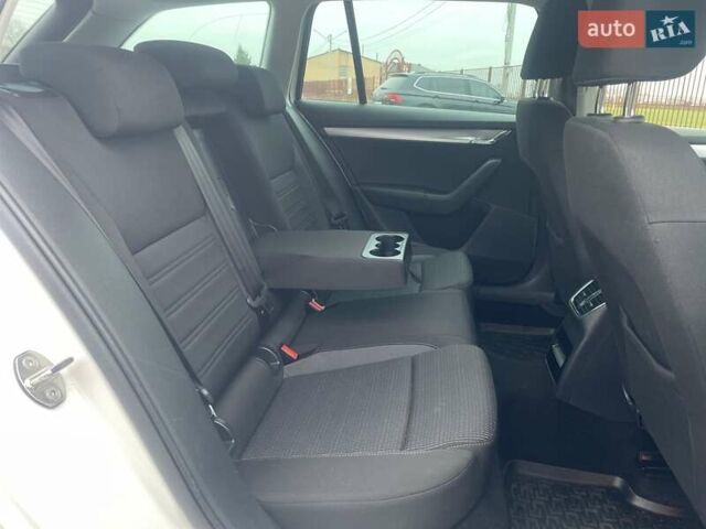 Білий Шкода Октавія, об'ємом двигуна 2 л та пробігом 218 тис. км за 13999 $, фото 44 на Automoto.ua