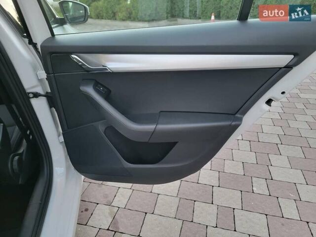 Білий Шкода Октавія, об'ємом двигуна 1.6 л та пробігом 218 тис. км за 13500 $, фото 32 на Automoto.ua