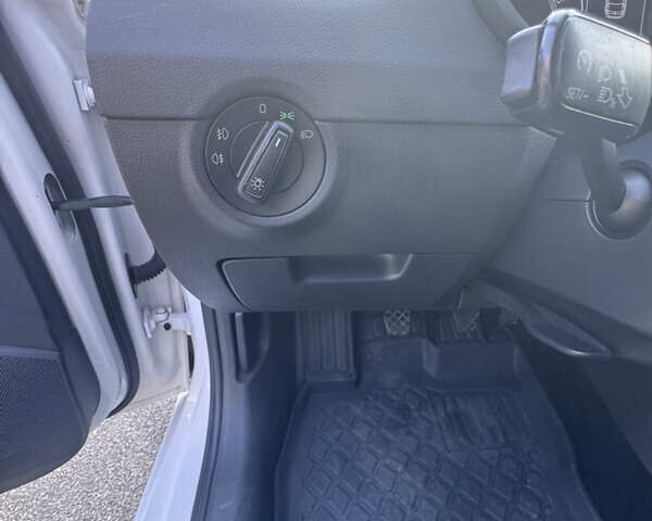 Белый Шкода Октавия, объемом двигателя 1.6 л и пробегом 196 тыс. км за 14300 $, фото 16 на Automoto.ua