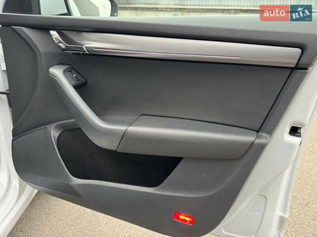 Белый Шкода Октавия, объемом двигателя 1.6 л и пробегом 196 тыс. км за 15499 $, фото 43 на Automoto.ua