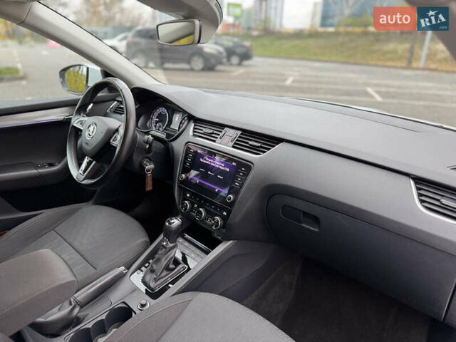 Белый Шкода Октавия, объемом двигателя 1.6 л и пробегом 196 тыс. км за 15499 $, фото 45 на Automoto.ua