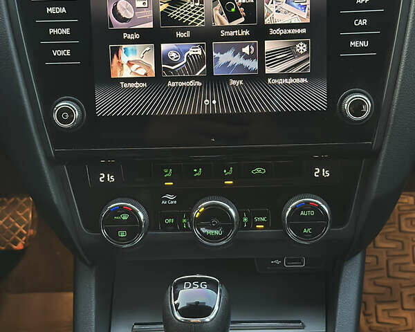 Белый Шкода Октавия, объемом двигателя 2 л и пробегом 257 тыс. км за 14000 $, фото 17 на Automoto.ua