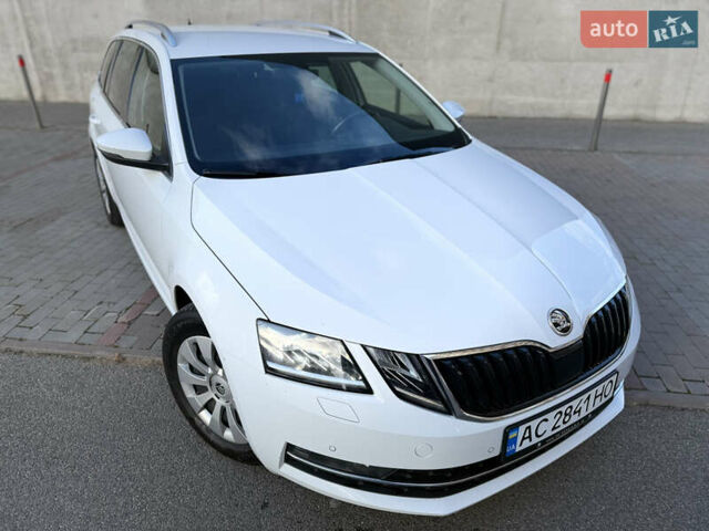 Білий Шкода Октавія, об'ємом двигуна 1.97 л та пробігом 320 тис. км за 15000 $, фото 9 на Automoto.ua