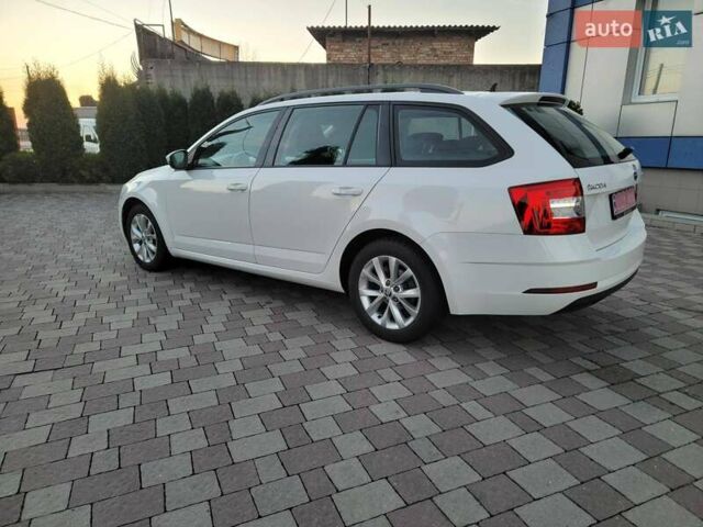 Білий Шкода Октавія, об'ємом двигуна 1.6 л та пробігом 218 тис. км за 13500 $, фото 17 на Automoto.ua